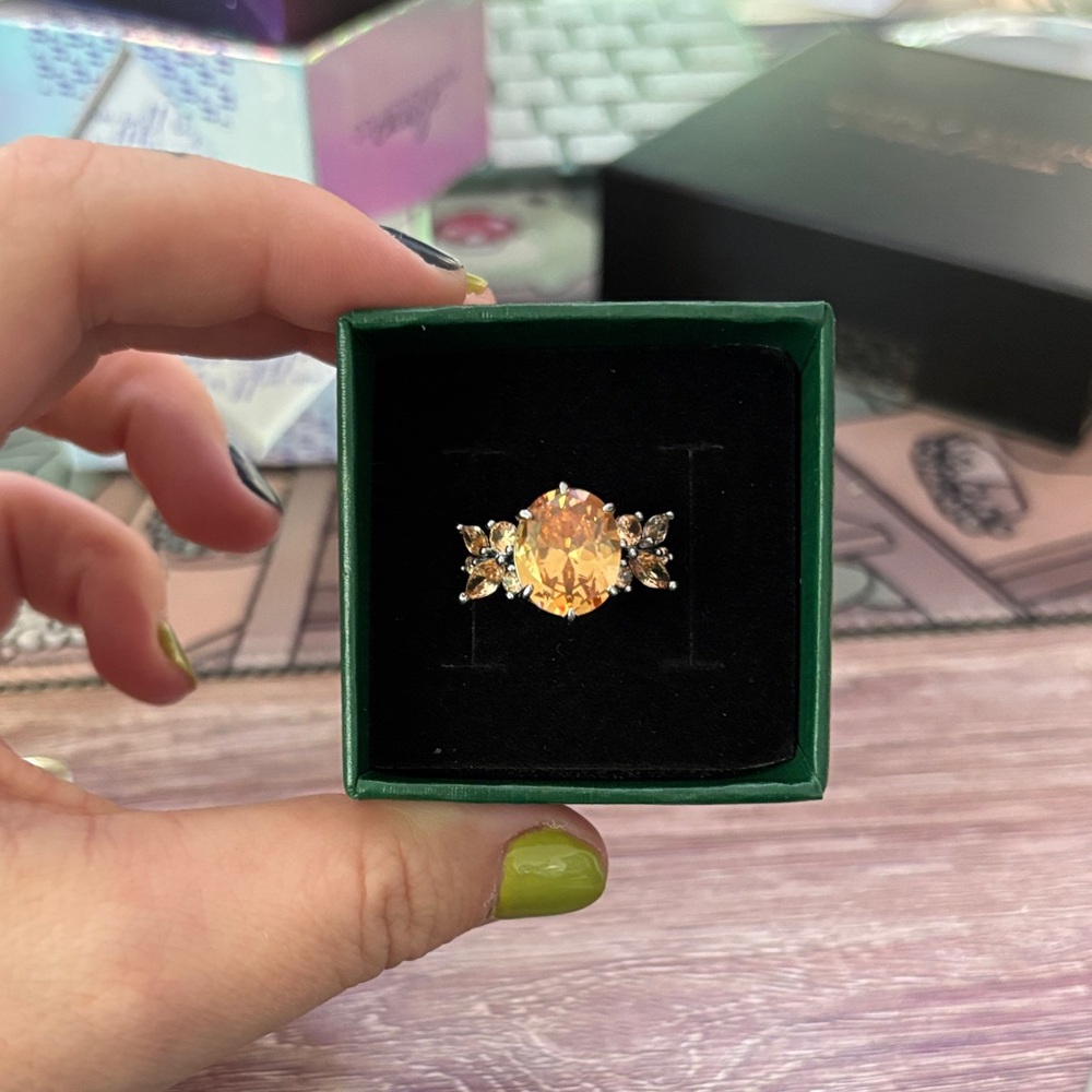 Elegant Gold and Silver Women's Ring